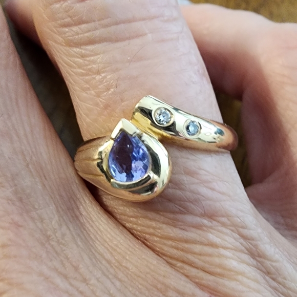 14kt Gold Tanzanite & Diamond Ring - Picture 2 of 8